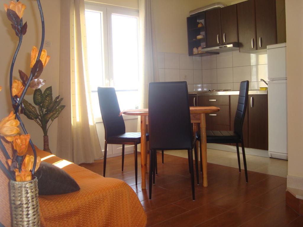 Apartments Roncevic #Joko# Gradac  Rum bild